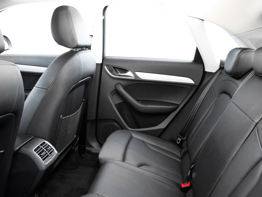 Интерьер Audi Q3 2.0 TDI Quattro (8U) 2013 года  (AU) (фото 5 из 7)